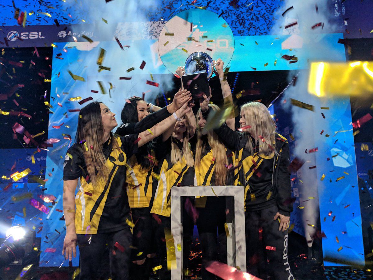 Team Dignitas Female Intel Challenge Katowice'ı Kazandı!