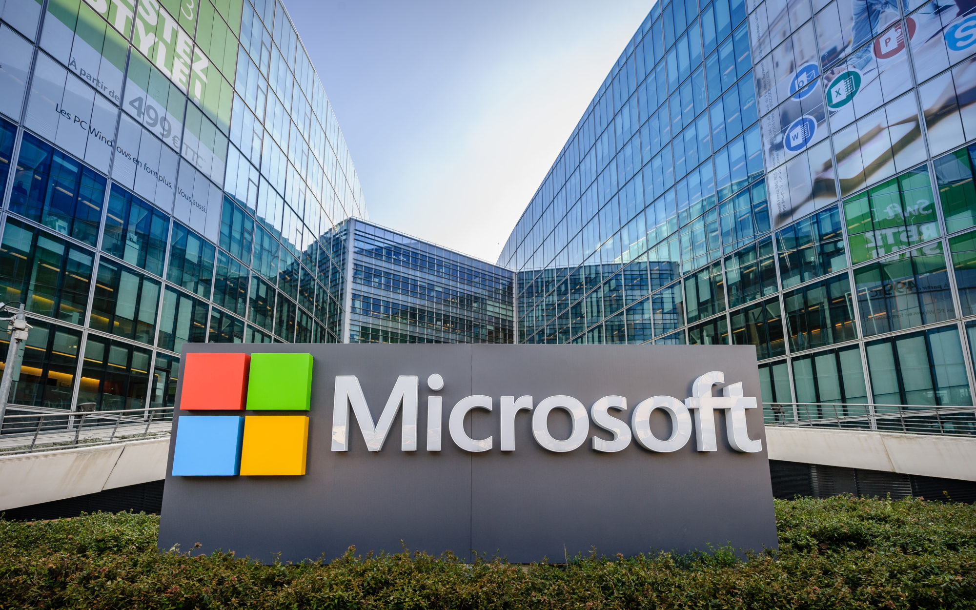 Microsoft şirketi Rusya'daki ürün satışlarını askıya alıyor!