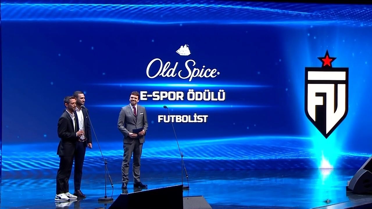 Old Spice Espor Ödülü Futbolist'in oldu!