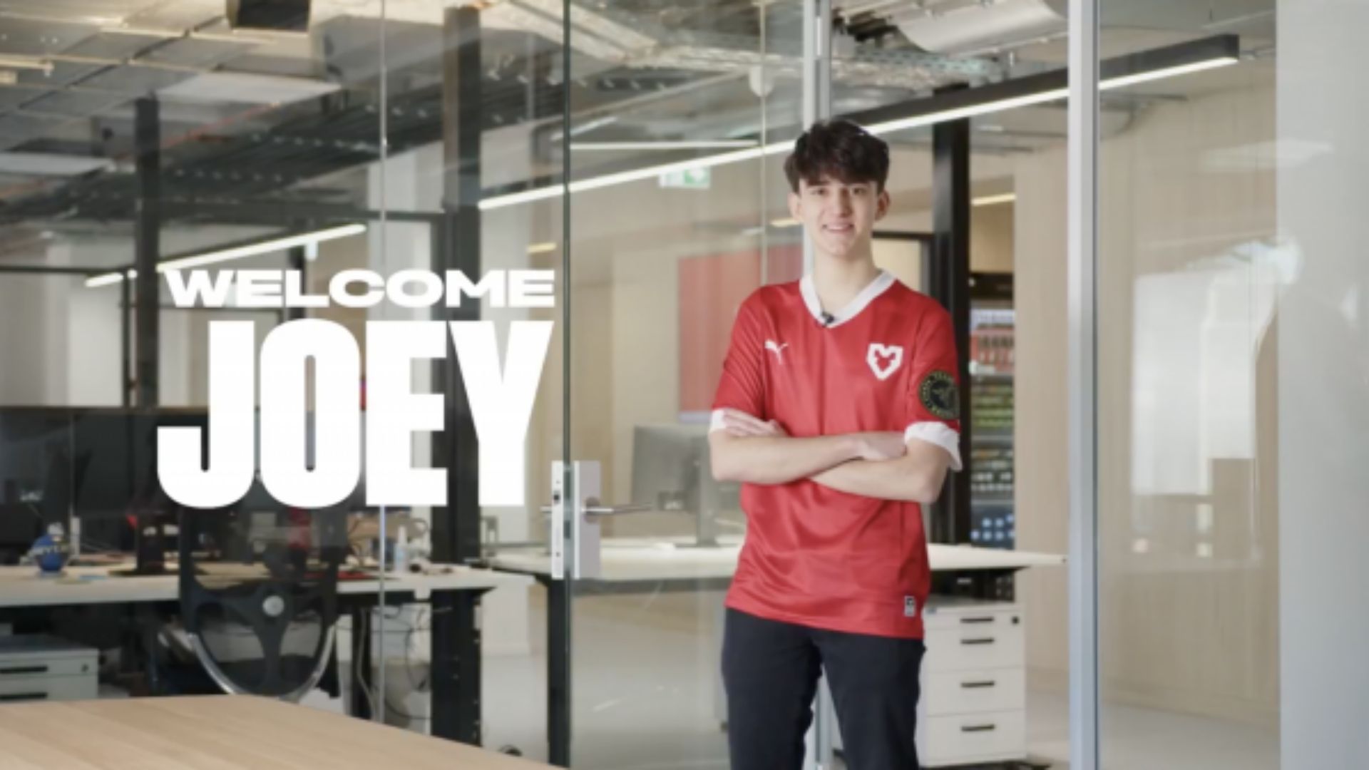 MOUZ NXT’nin Yeni Yıldızı: Joey Kadroya Katıldı!